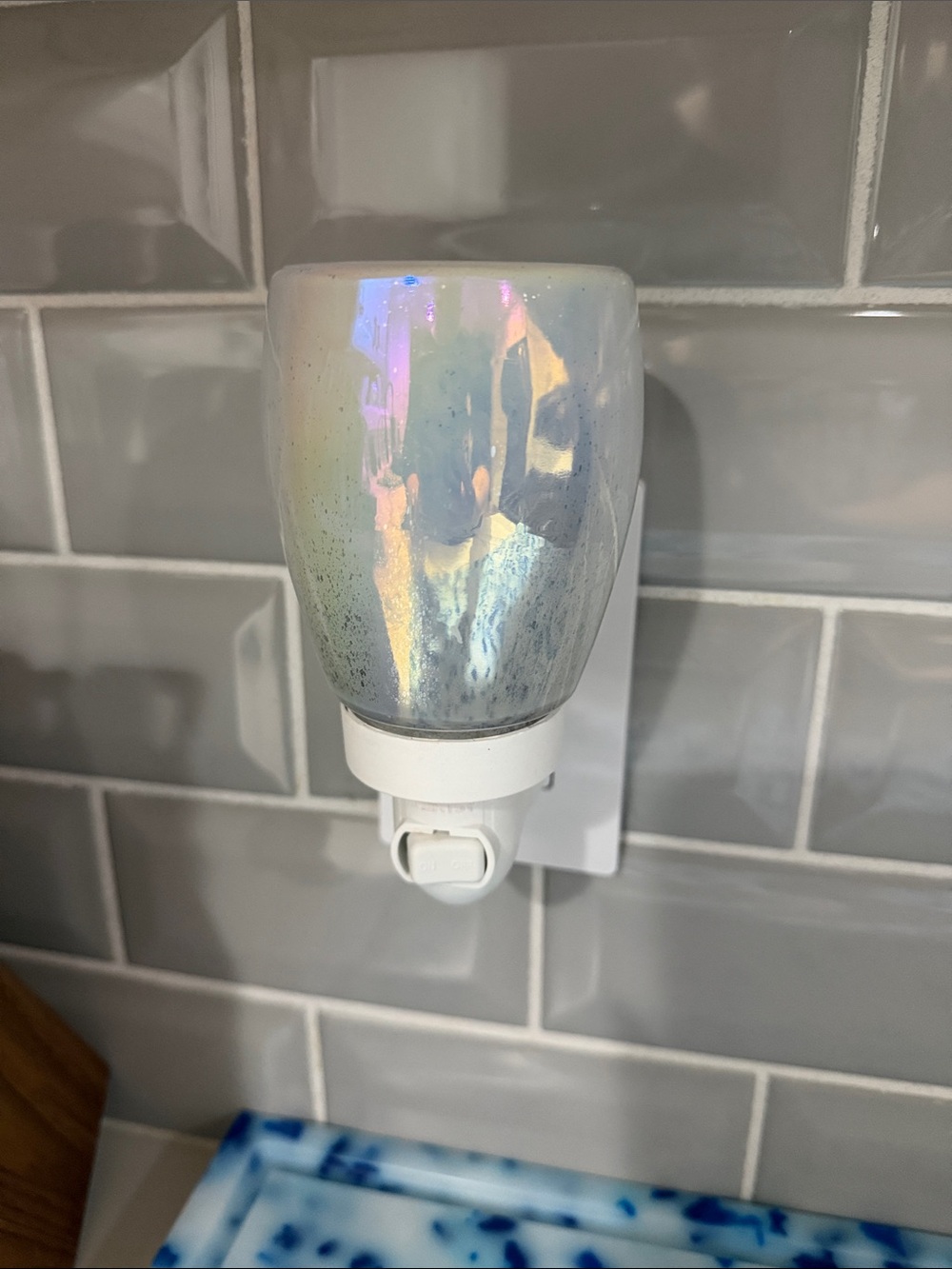 Scentsy Iridescent Glass Plug-In Wax melt Light - perfect pearl